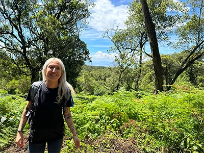 Catriona in het regenwoud op de Kilimanjaro