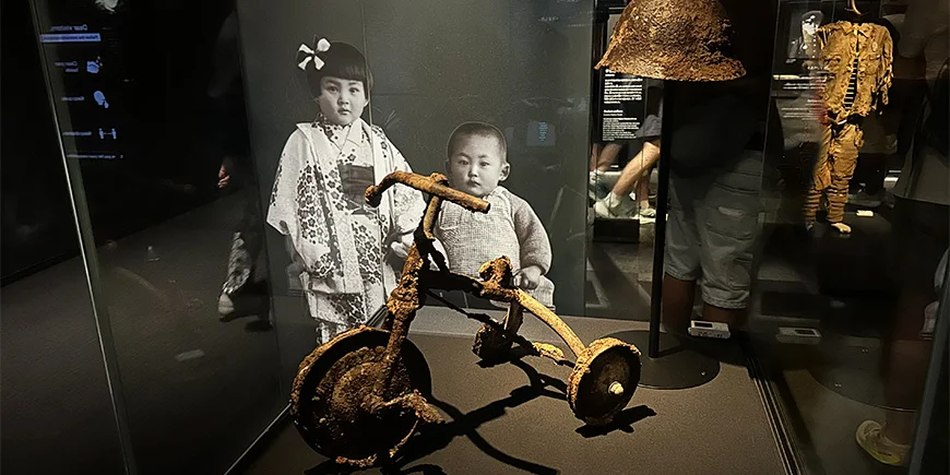 Verbrande driewieler uit Hiroshima