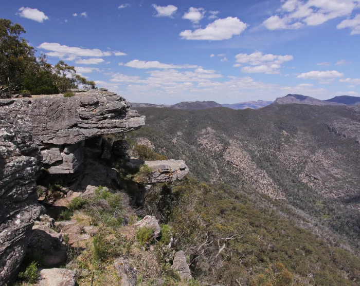 The Balconies in Grampians National Park, Australië, met rotsformaties en uitzicht over het berglandschap