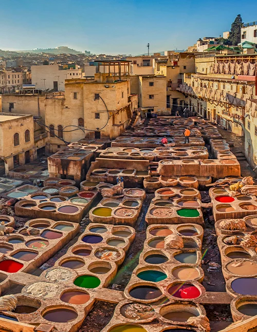 Panoramisch uitzicht op de leerlooierij in Fez, Marokko