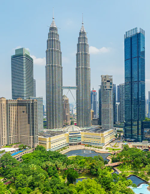 Uitzicht op het KLCC-park en de skyline van Kuala Lumpur, Maleisië.