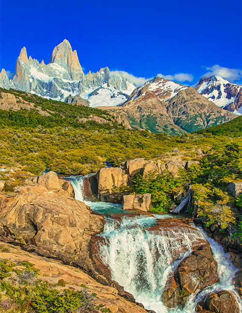 Uitzicht op het landschap van Patagonië, met de majestueuze Mount Fitz Roy op de achtergrond