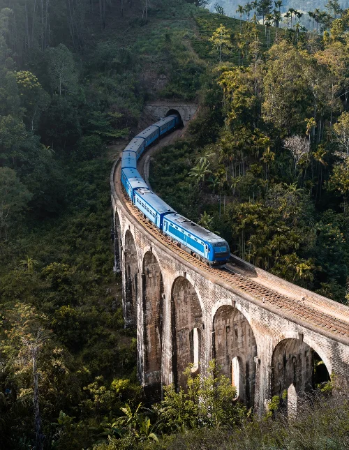De beroemde blauwe trein in Sri Lanka