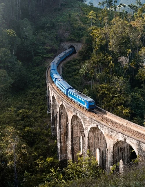 De beroemde blauwe trein in Sri Lanka
