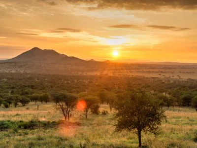 Zonsondergang boven de Serengeti