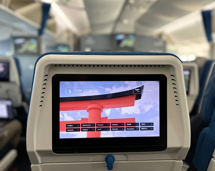 Scherm in de rugleuning onderweg naar Osaka