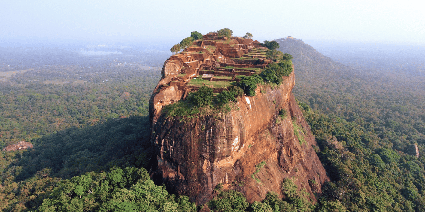 leeuwenrots sigiriya in sri lanka vogelperspectief