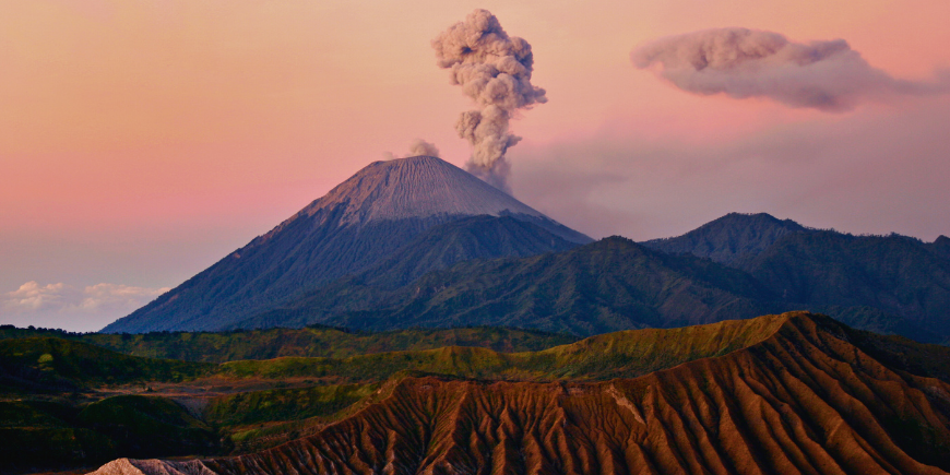 Rokende berg Bromo op eiland Java