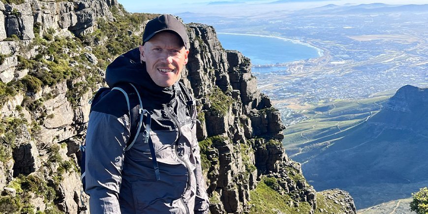Kenneth van TourCompass beklimt de Tafelberg in Zuid-Afrika