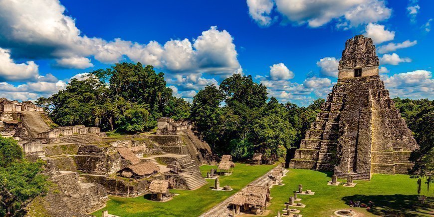 Ruïnes in het nationale park Tikal in Guatemala 
