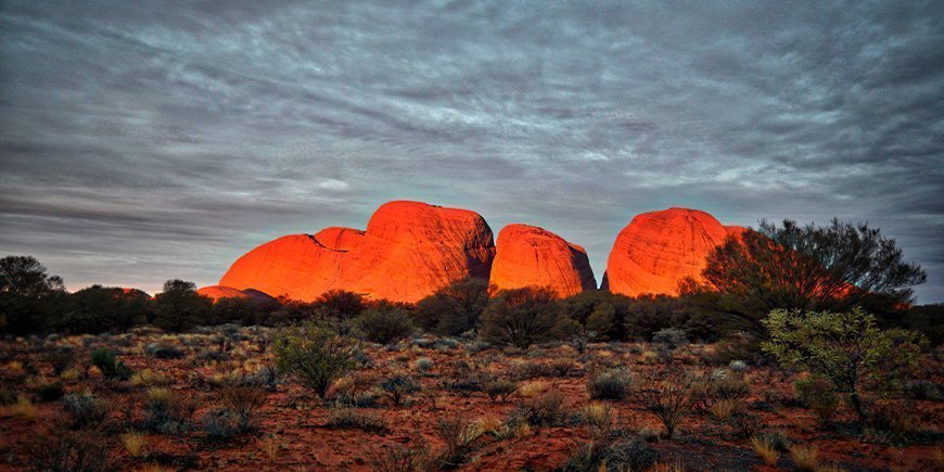 Zonsondergang bij Kata Tjuta in Australië