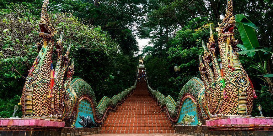 Trap naar Doi Suthep-tempel in Chiang Mai, Thailand