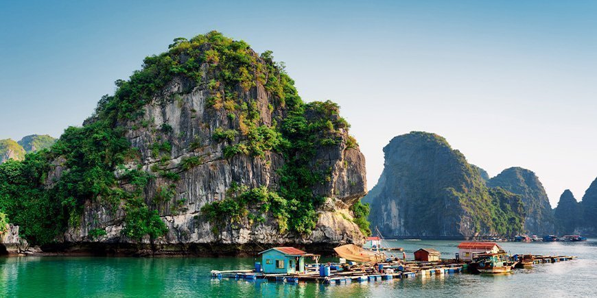 Drijvend vissersdorp in Ha Long Bay