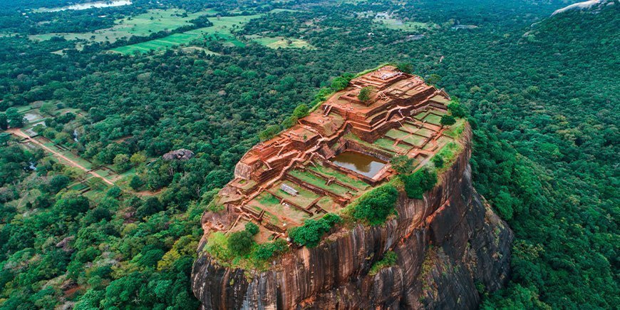 Sigiriya en de weelderige omgeving