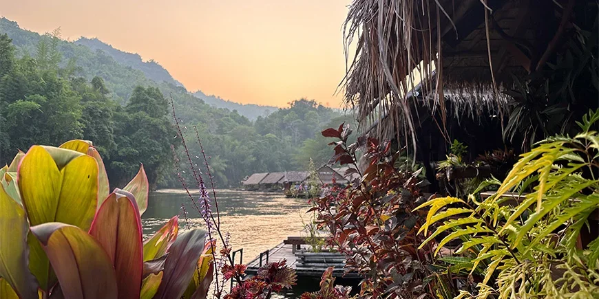 Prachtig uitzicht aan de River Kwai