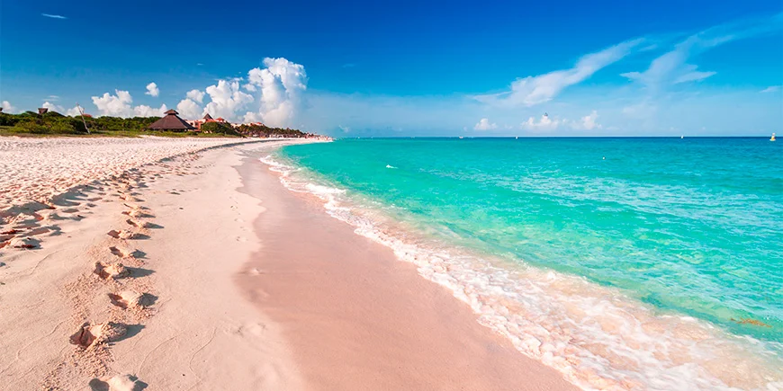 Voetafdrukken in het zand op Playa del Carmen