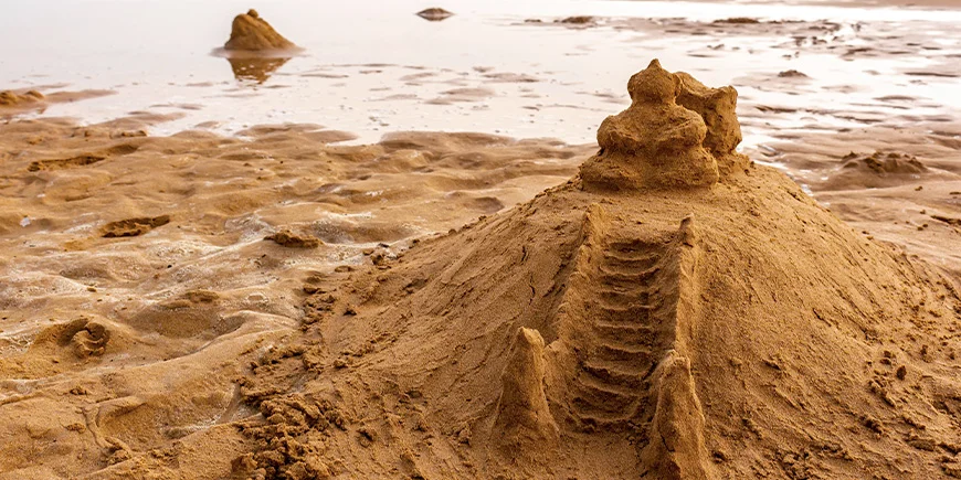 Zandslot op Bentota Beach