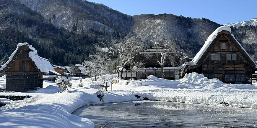 Sneeuwval in februari in Shirakawa-Go