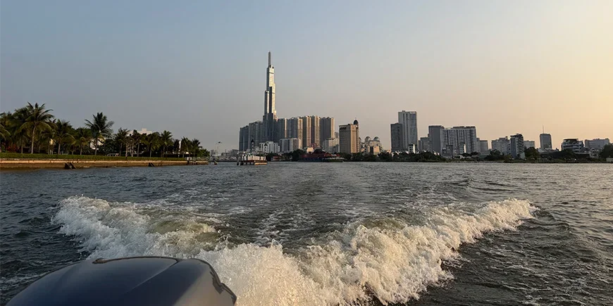 Ho Chi Minhstad gezien vanaf het water
