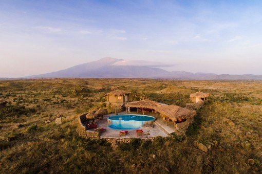 Osiligilai Maasai Lodge met Mount Kilimanjaro op de achtergrond