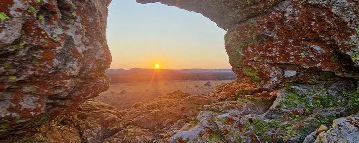 Zonsondergang in Isalo Nationaal Park in Madagaskar